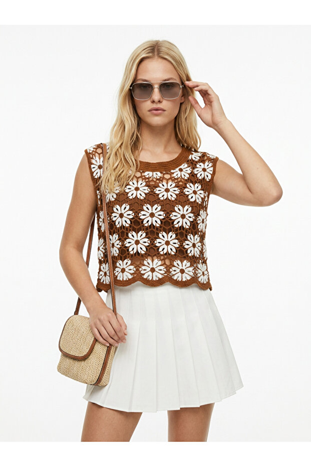 Women's Crochet Zero-Sleeve Flower-Patterned Standard Size Blouse