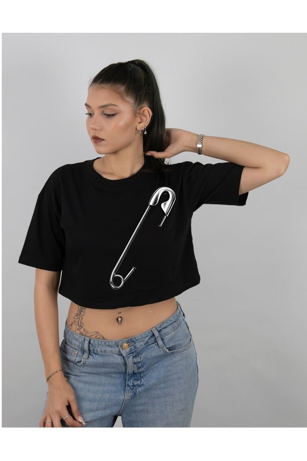 Women's White Black Safety Pin Printed Crop Tshirt Knitted Cotton Oversize Goth Punk Street Style Evil Eye Figured Short Sleeve Crew Neck T-Shirt Safety Pin Patterned Crop Top
