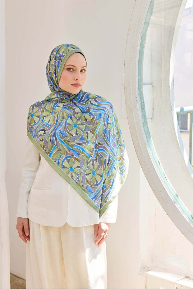 Urban Hours Bohemian Daisy Light Green Mayda Shawl