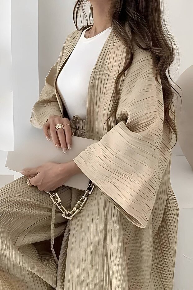 طقم ثلاث قطع أنيق بستايل مرتب ومريح