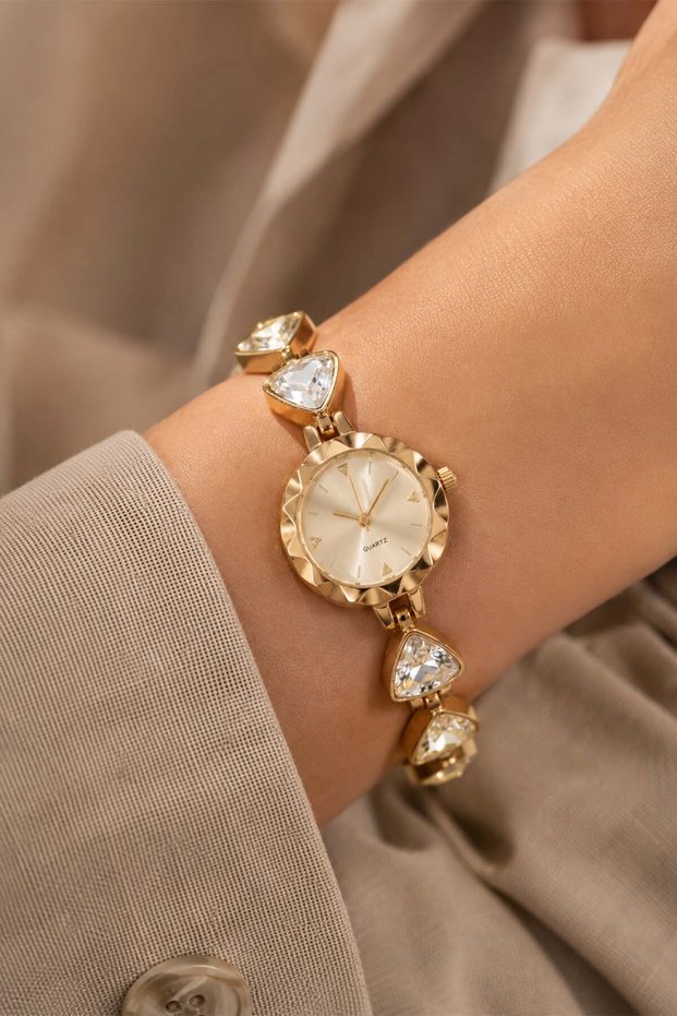 Swi̇ss Women's Gold Steel Bracelet Watch with White Dial and Crystal Stone Detail Vintage Luxury Elegant Women's Wristwatch 2026