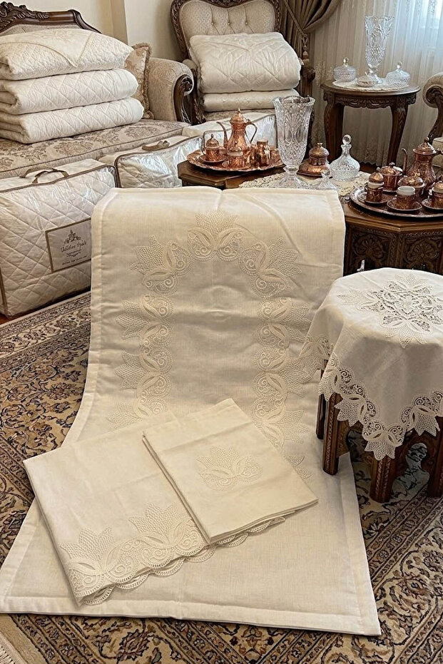 French Lace Tulip Model 4 Piece Gardenia Fabric Prayer Rug Set
