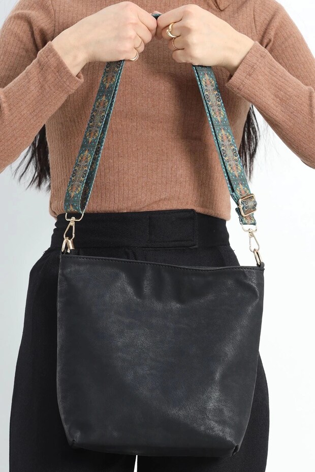 Modern and Stylish Black Women's Handbag – Suitable for Daily Use