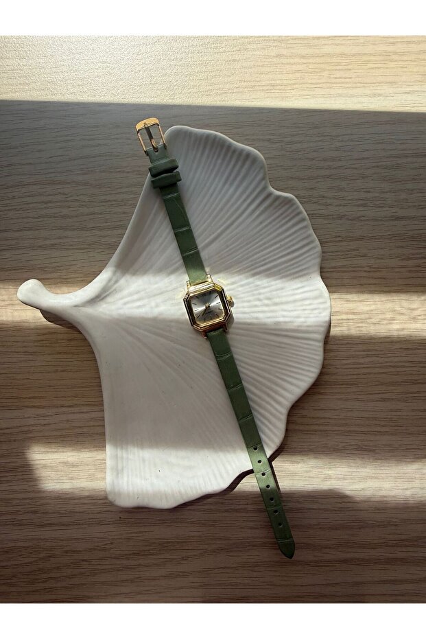 Minimal Leather Cord Women Wrist Watch