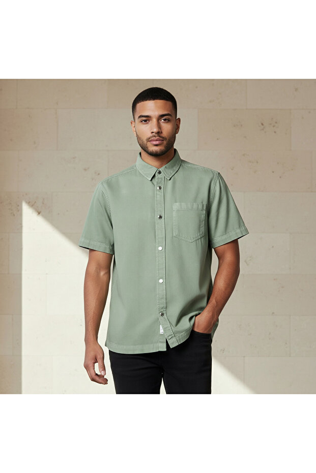 Men Regular Fit Collared Short Sleeve Shirt