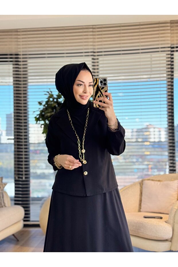 250359 بدلة عصرية مطرزة بالدانتيل باللون الأسود