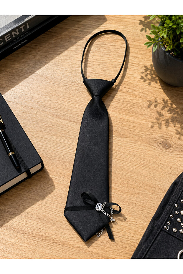 Image Tie with Design Accessories