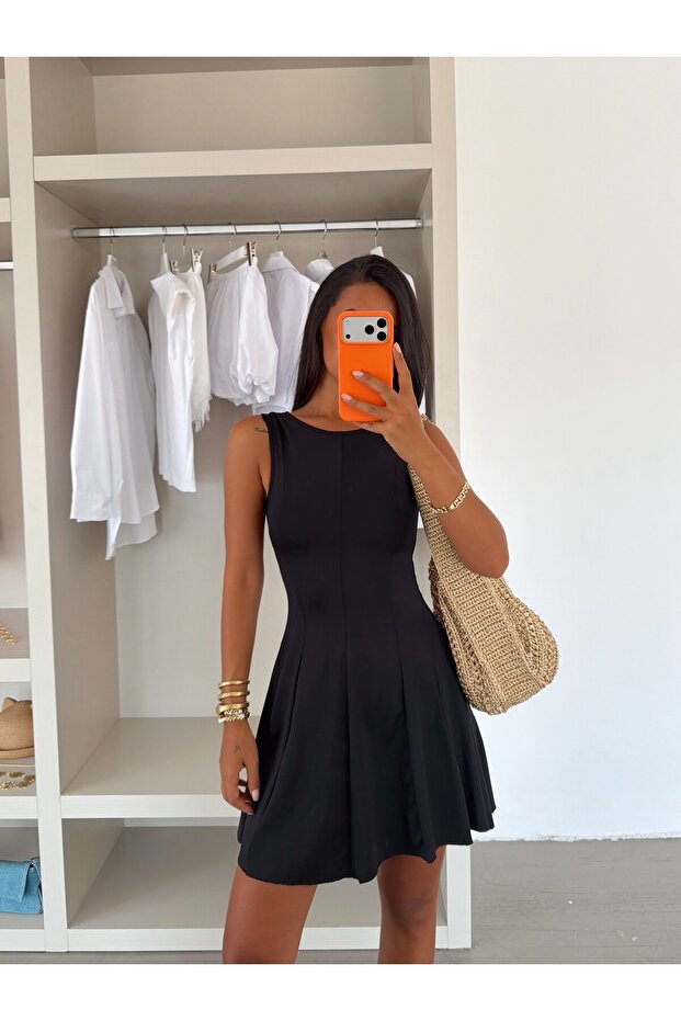 Backless ruffled dress - black