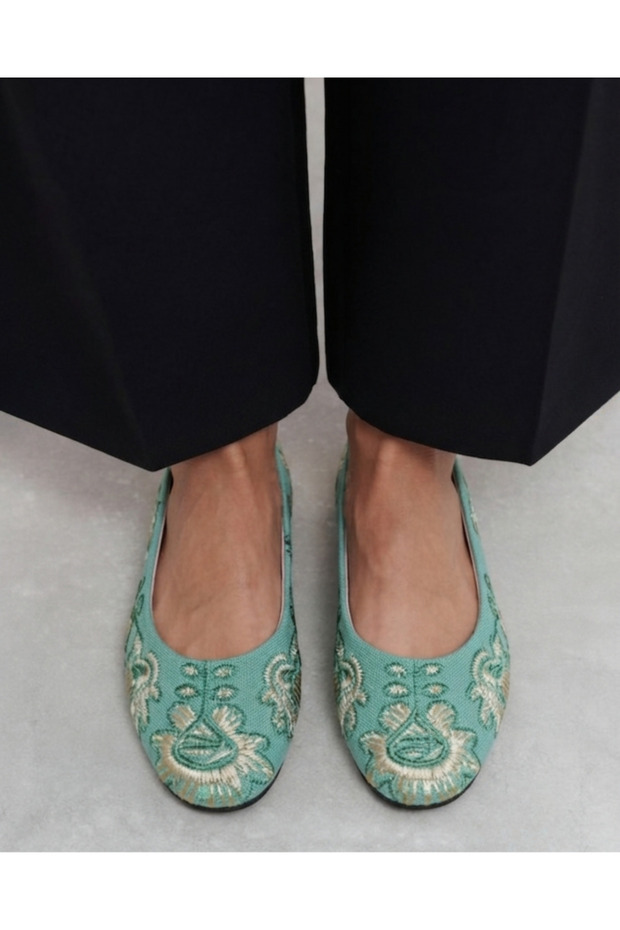 Women's embroidered casual everyday ballet flats