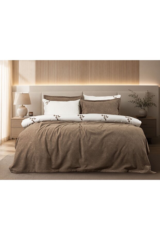 Lal Bedspread