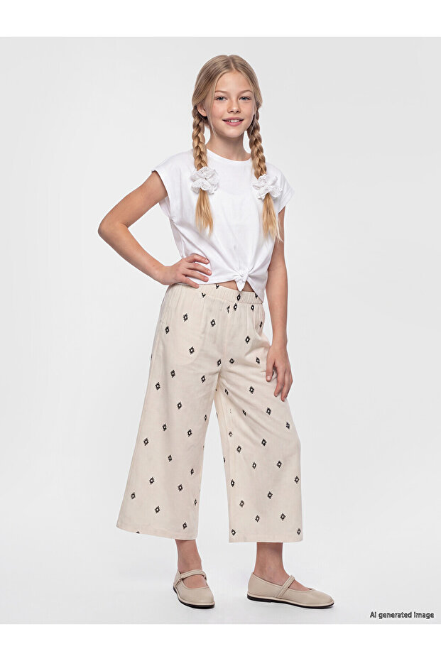 Nevavm Patterned Girl's Capri with a Difference