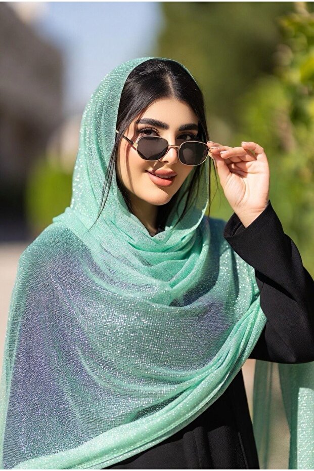 شال من الشيفون اللامع