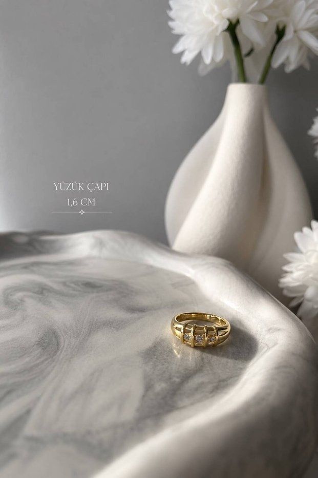 Xuping Shiny Stone Detailed Gold Ring