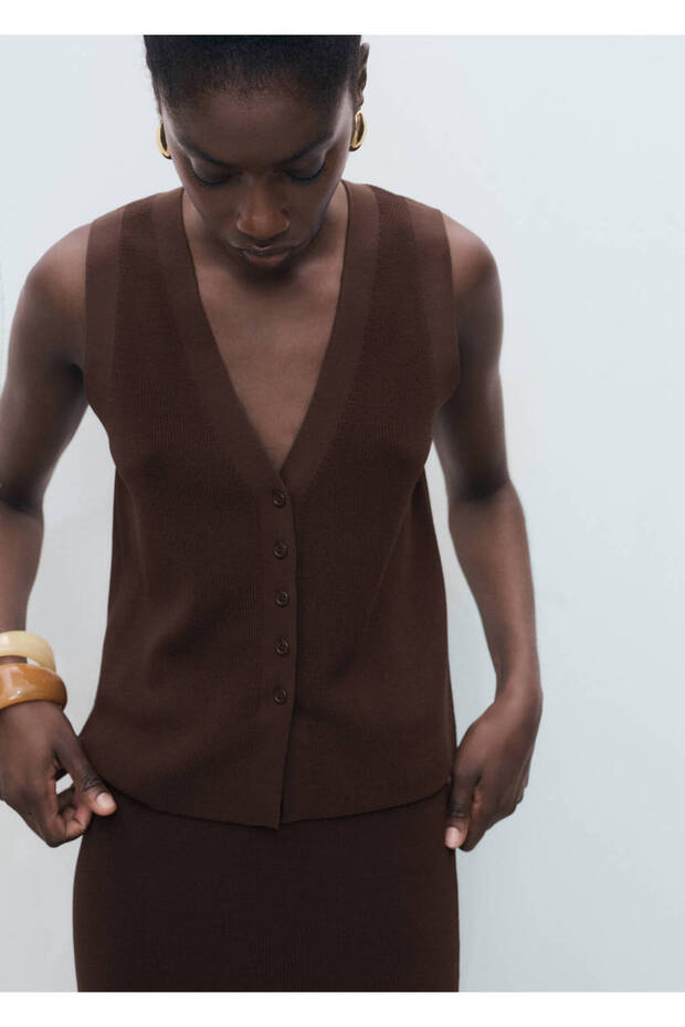 Thin knitted vest