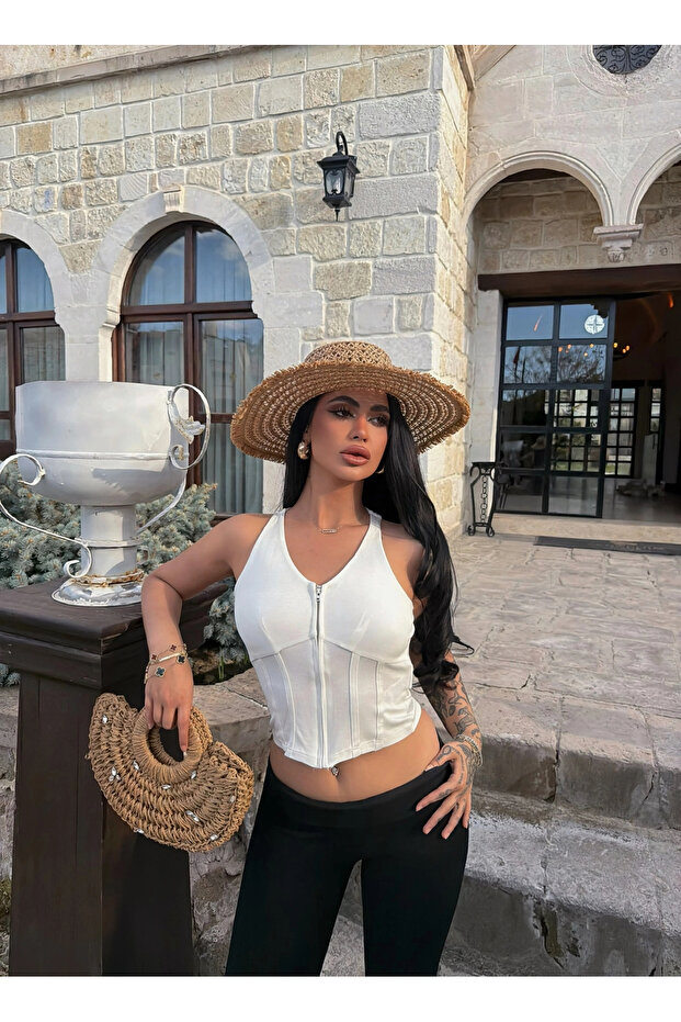 كورسيه أبيض بسحّاب أمامي