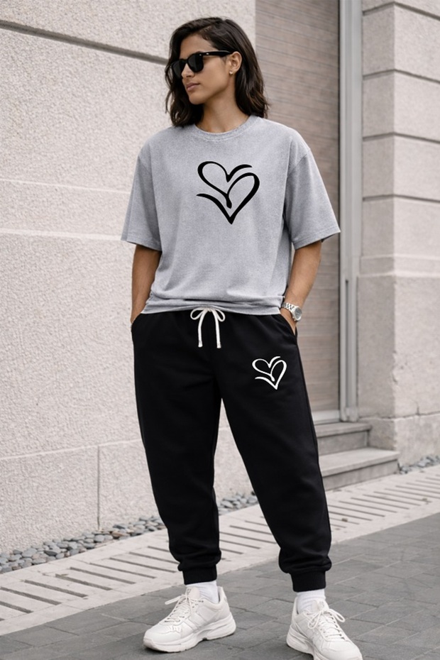 New Season Heart Printed Women's Tracksuit Set – Comfortable Fit Stylish Sports Combination