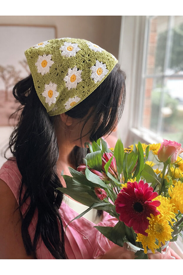 Green Daisy Knitted Bandana Model