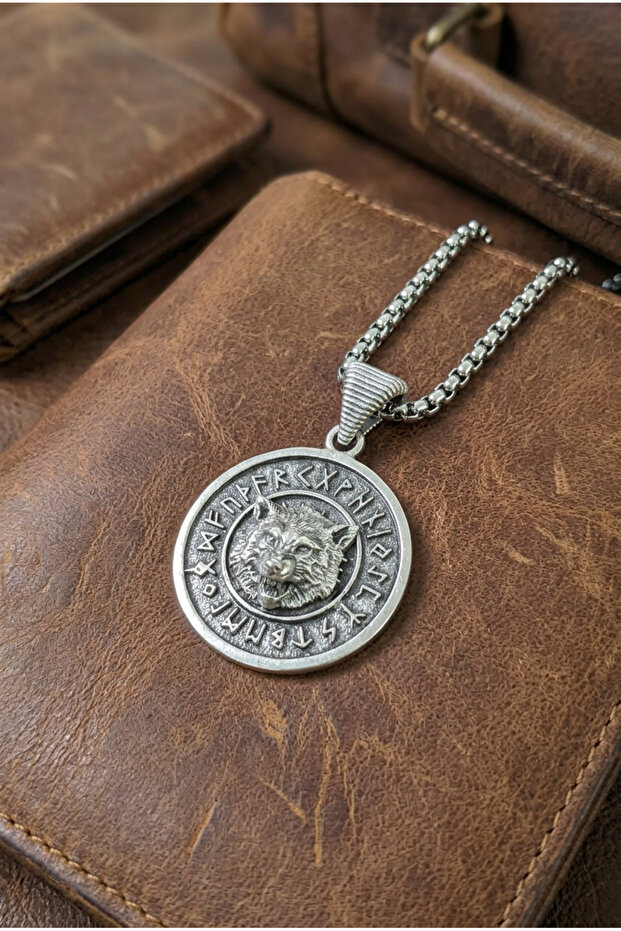 Minimalist Style Stainless Steel Men's Necklace with Wolf Figure