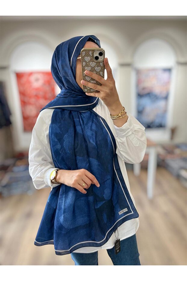 شال سيرينزا ناعم بنقشة مميزة - أزرق داكن