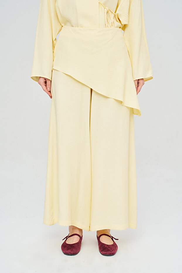 Women's Asymmetrical Waist Detailed Solid Color Wide Leg Pants