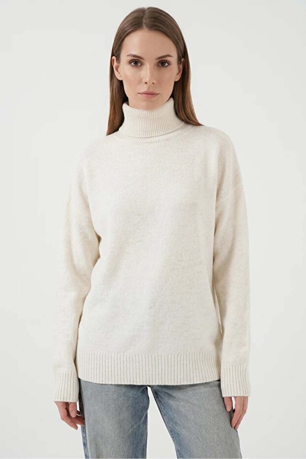 Women's Turtleneck Oversize Knitwear Ecru Sweater
