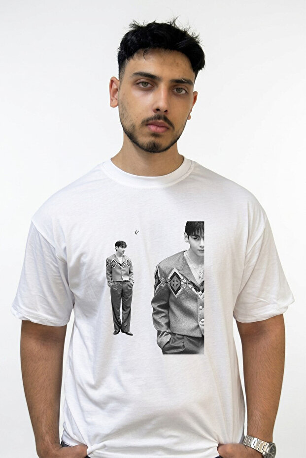 تي شيرت أبيض كبير الحجم مطبوع بتصميم Kim Taehyung_2