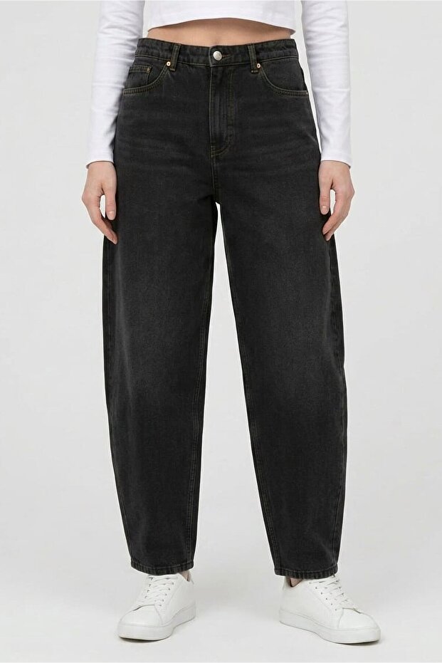 Women Barrel Fit Washed Non Stretchable Jeans, Black