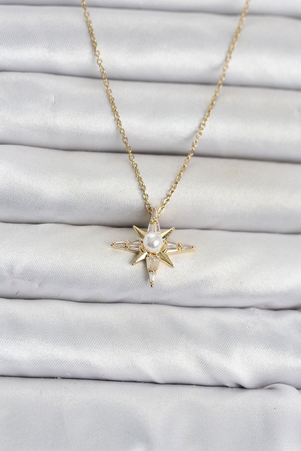 Golden Steel Chain Pole Star Women's Necklace for Elegant Necks
