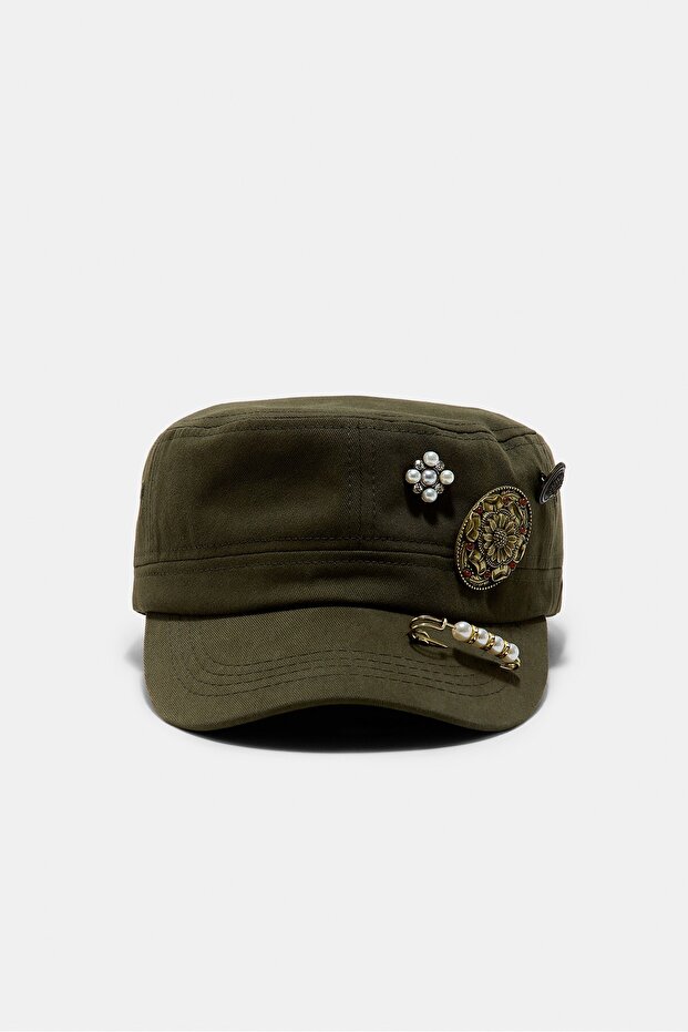 Boncuklu militer şapka