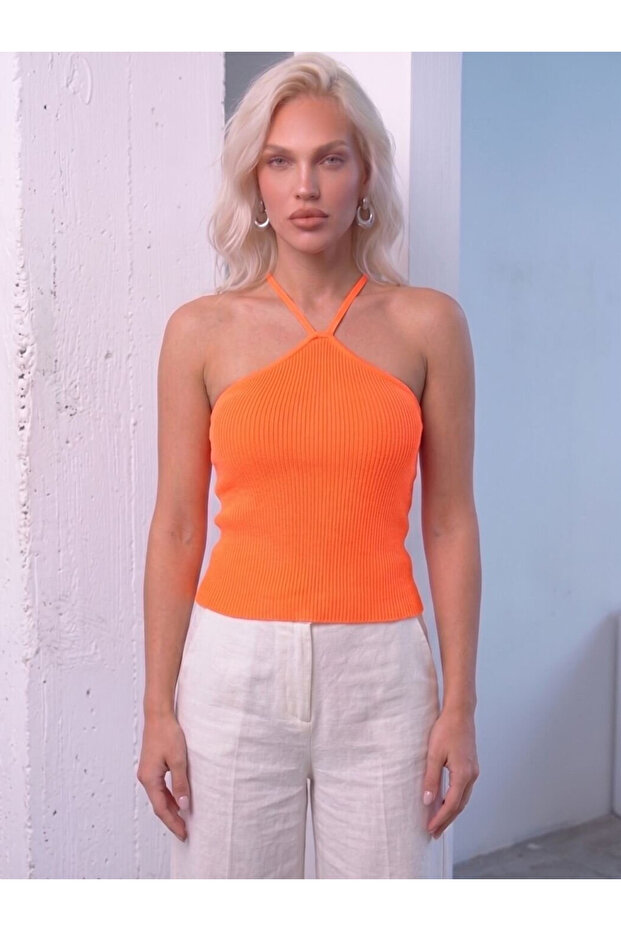 بلوزة تريكو برباط عنق باللون البرتقالي