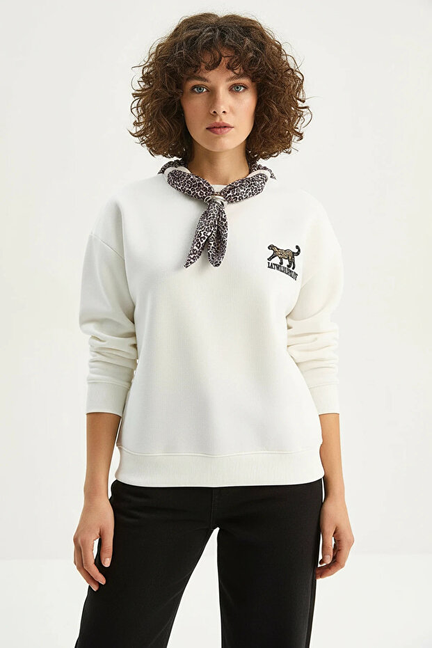 Women's Oversized White Sweatshirt with Scarf Detail and Leopard Embroidery