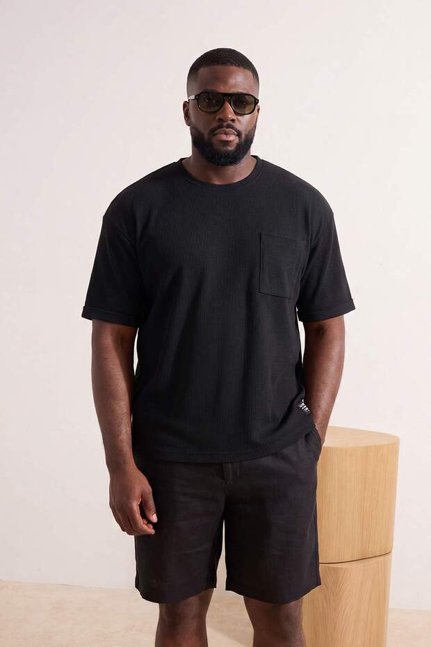 Siyah Oversize/Geniş Kesim Bisiklet Yaka Basic Büyük Beden T-Shirt TMNSS25BF00000 - 2