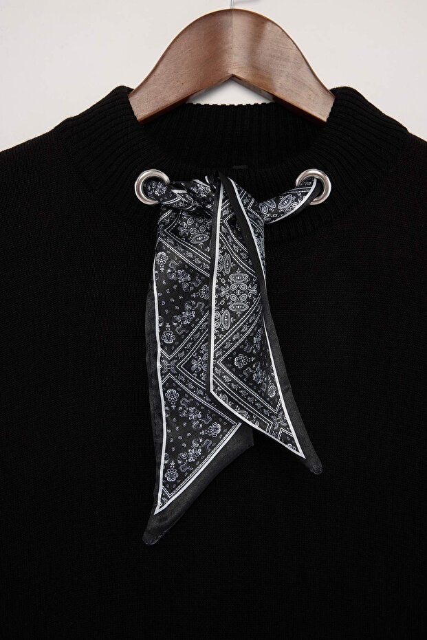 Trendyolmilla  Siyah Fular Yaka Detaylı Triko Kazak TWOAW26KZ00271 - Görsel 3