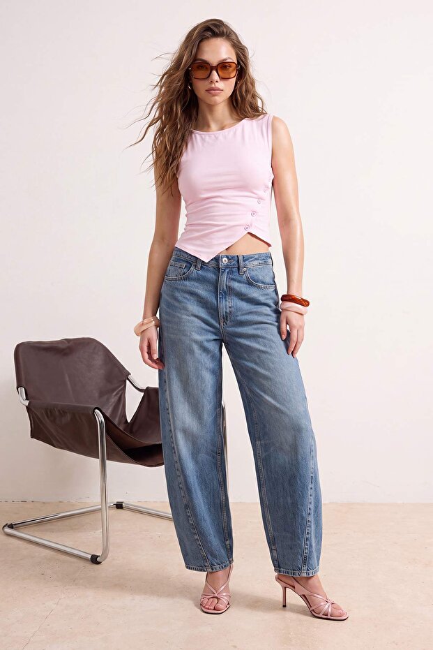 Açık Pembe Fitted/Vücuda Oturan Kayık Yaka Düğmeli Crop Yumuşak Örme Bluz TWOSS26BZ00153 - 2
