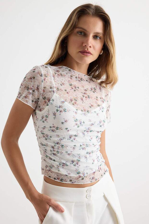 Çok Renkli Çiçekli Fitted Kayık Yaka Crop/Kısa Dantel Örme Bluz TWOAW27BZ00068