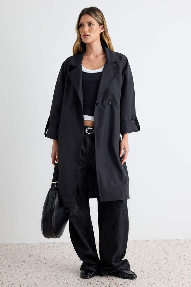 Siyah Oversize Kuşaklı Su İtici Uzun Trençkot TWOAW24TR00019