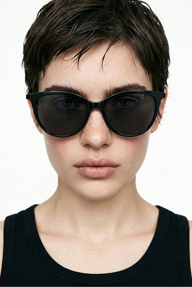 Bernia Black Black Sunglasses