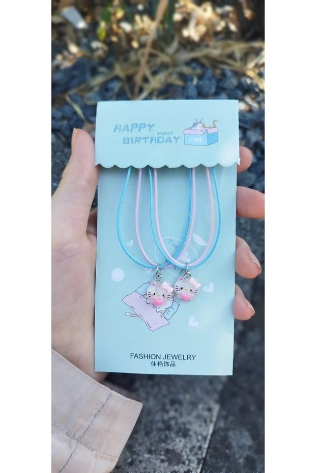 Hello Kitty Face Heart 2-Piece Best Friends Necklace – Stylish Friendship Jewelry – Cute Accessory
