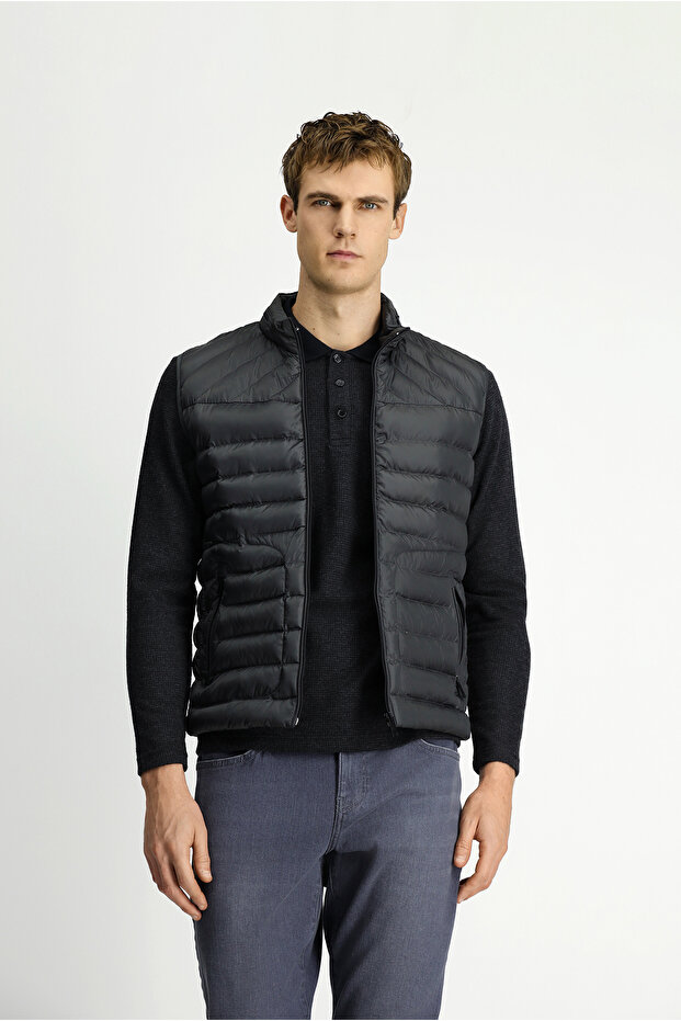 Slim Fit High Collar Zippered Quilted Sports Vest