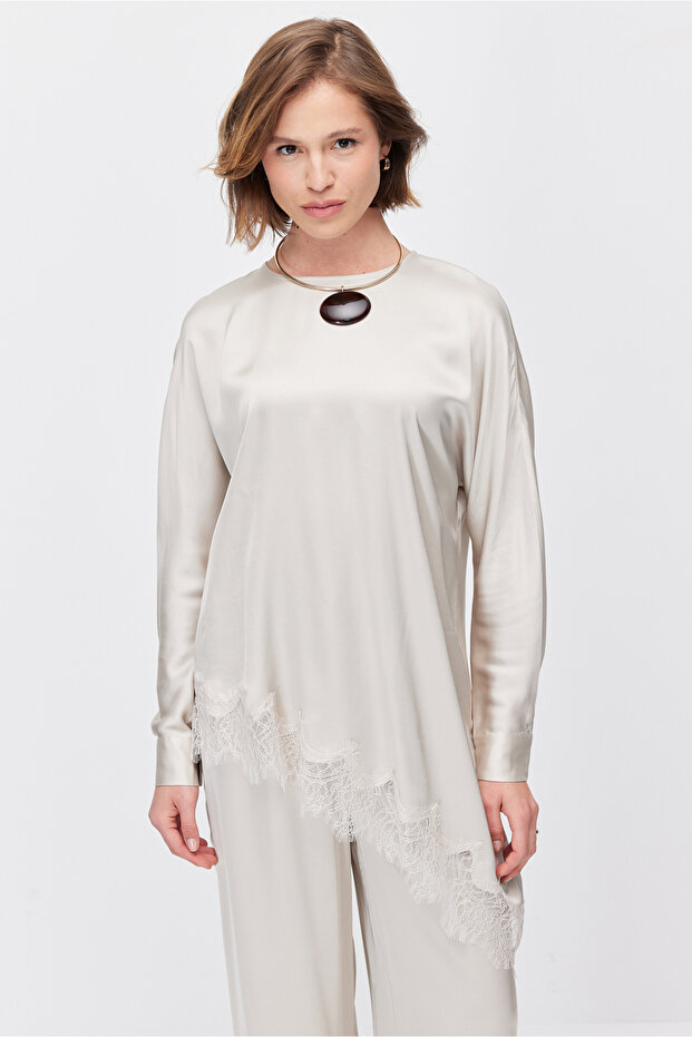Women's Detailed Asymmetrical Cut Blouse