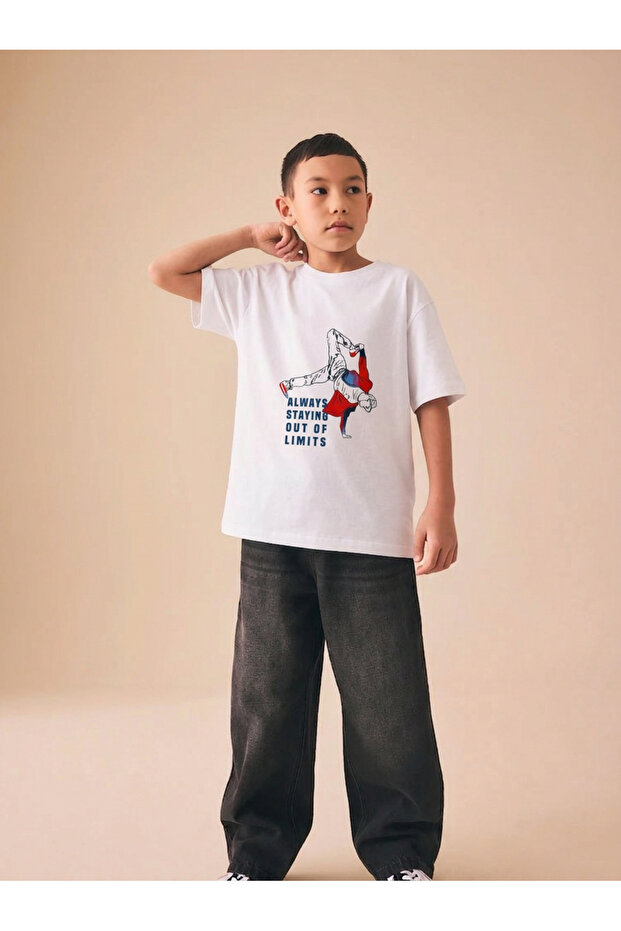تيشيرت قطن ممشط للأولاد مطبوع عليه Break Dancer باللون الأبيض