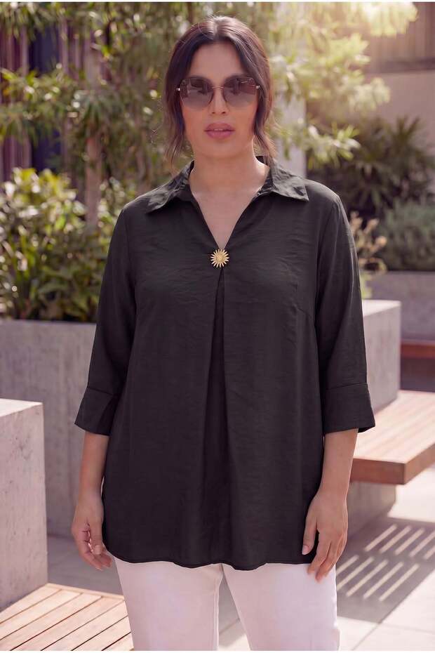 بلوزة مودال كبيرة الحجم مع إكسسوارات ياقة باللون الأسود