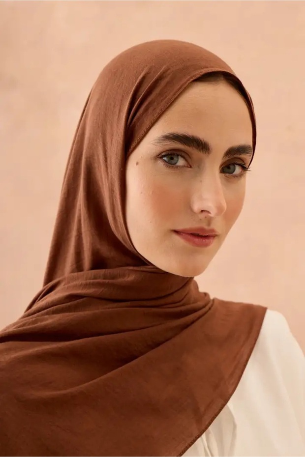 شال قطني نيو باللون الأحمر والبني