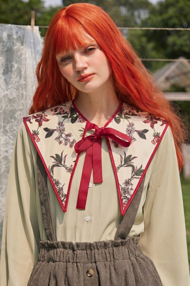 Women's Shawl Collar Accessory Roselle Bloom Cream Red – Tie-On, Floral Patterned