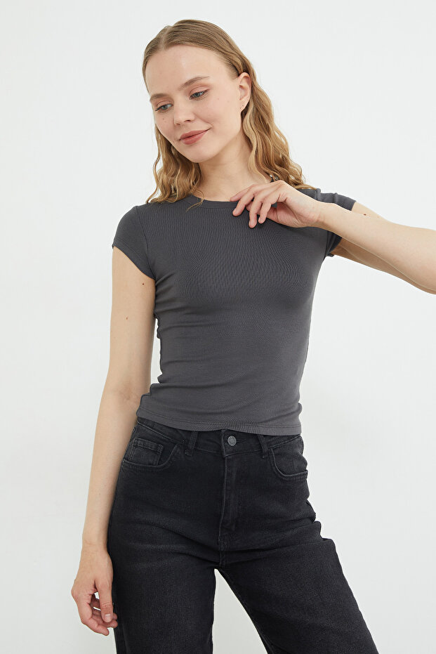 Basic Crew Neck T-Shirt - 5