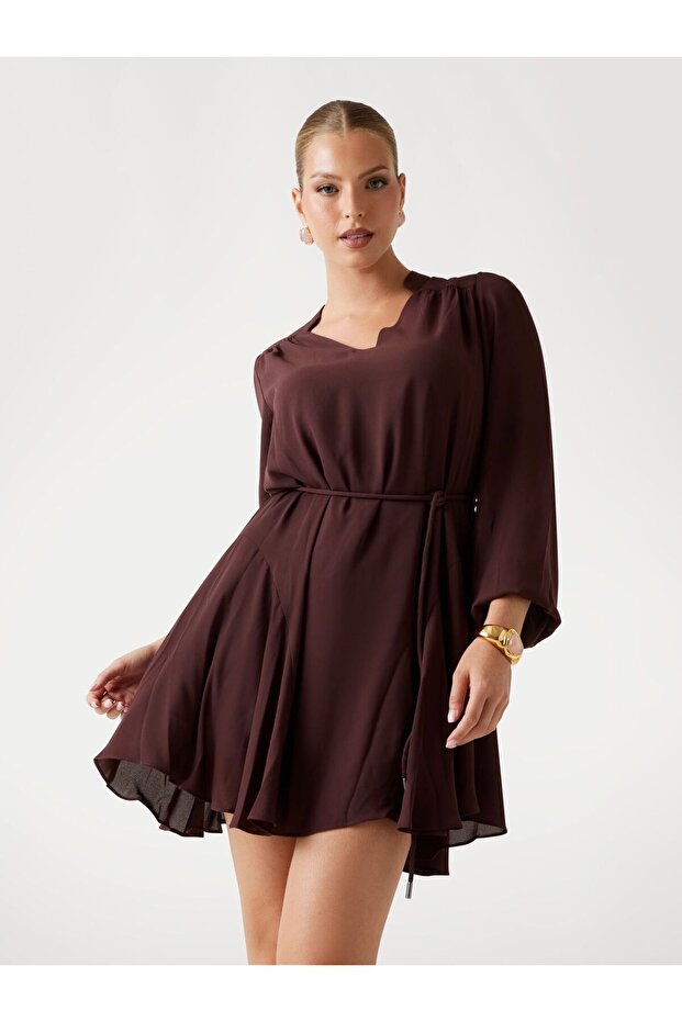 Flowing flounced dress