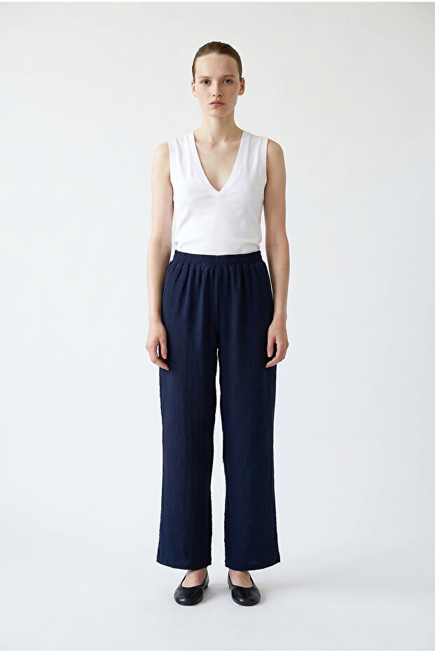 Straight-Leg Comfortable Fit Crepe Trousers - Navy Blue