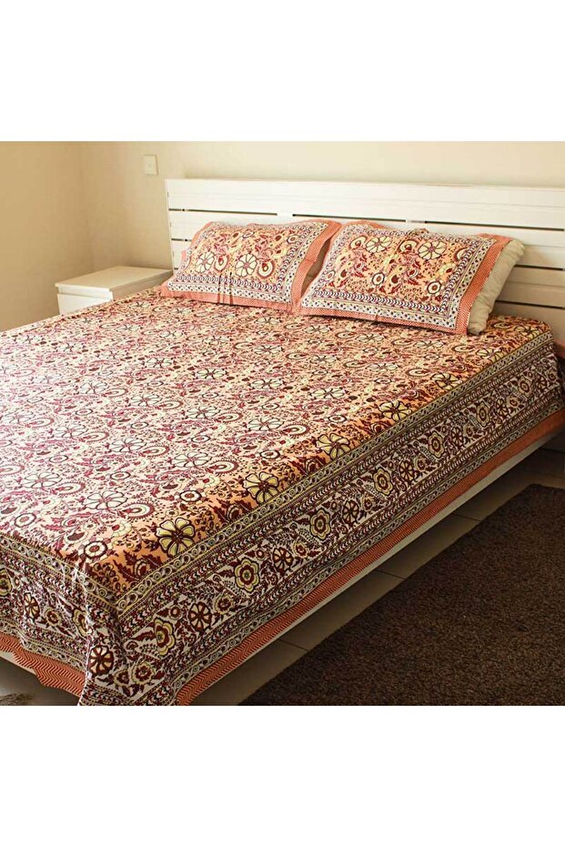 Bedsheet and 2 Pillow Covers – Maroon and Cream print
