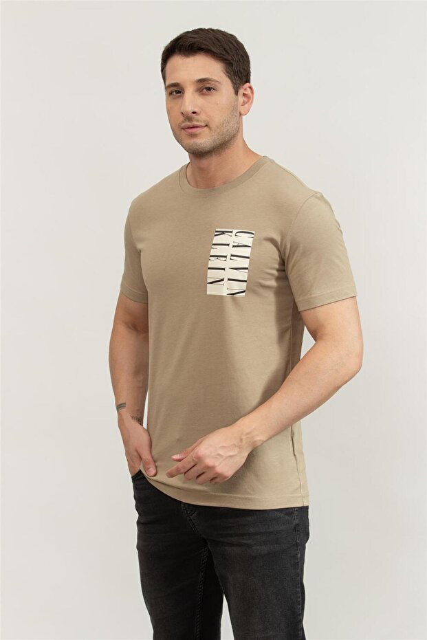 SERIF BOX GRAPHIC TEE - 2