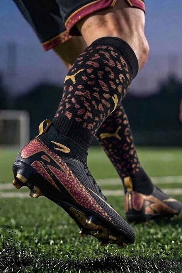 Rekor Sport Astroturf Football Shoes with Unisex Socks Artificial Grass Ground Lightweight Non-Slip Sole Black/Gold